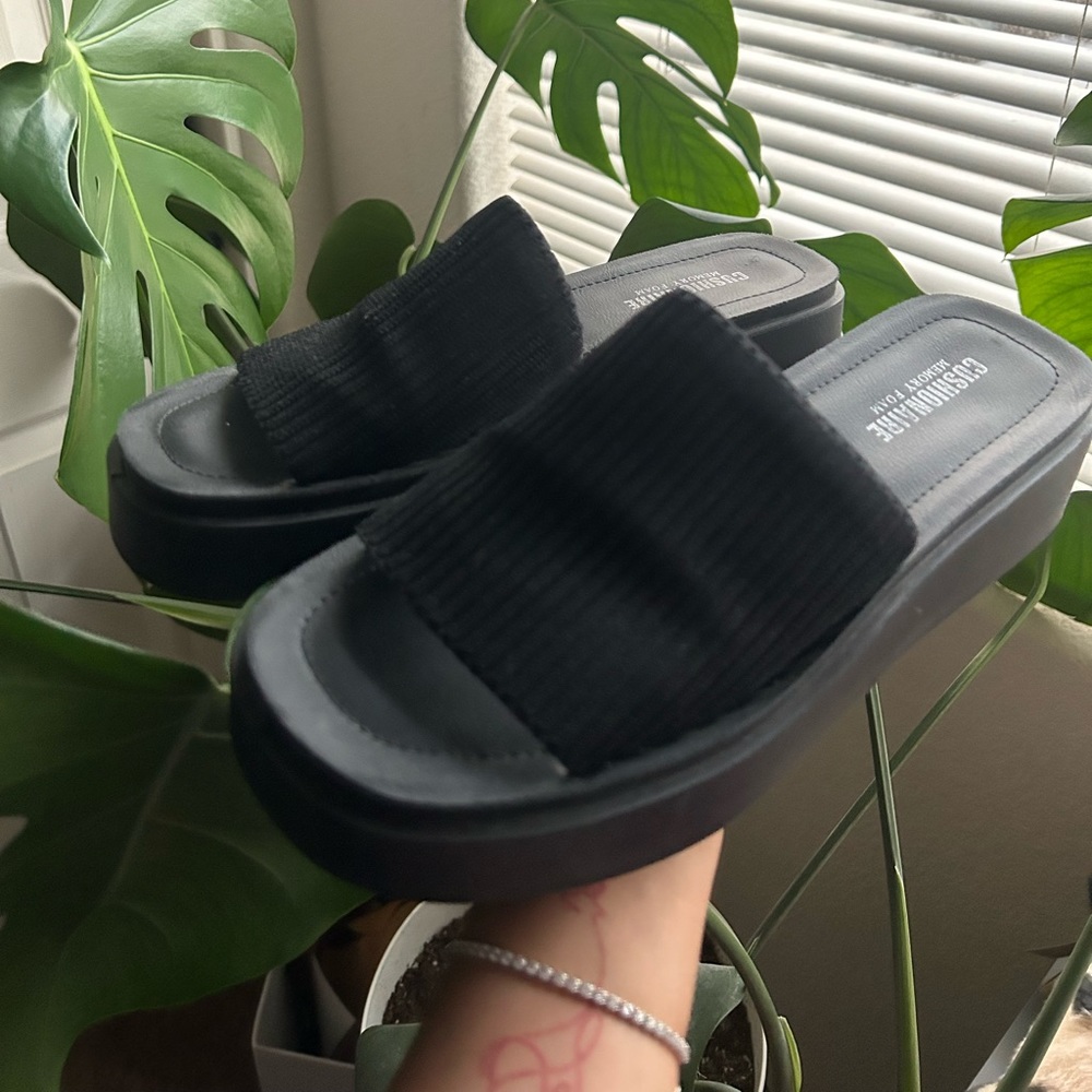 Cushionaire platform one strap sandals